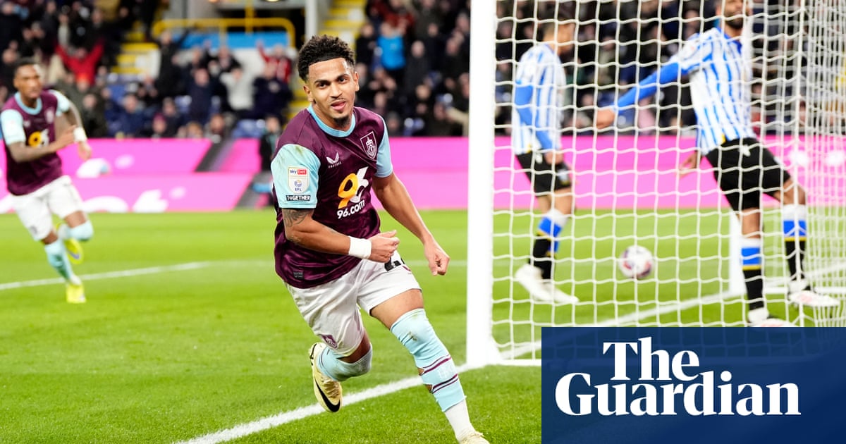 Burnley defeats Sheffield Wednesday 4-0, boosts promotion hopes