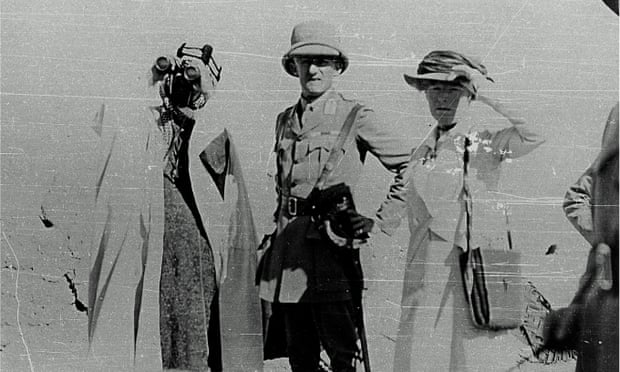 Gertrude Bell with Sir Percy Cox and Ibn Saud, the first king of Saudi Arabia. Basra, April 1916. Bell and Cox, in military uniform, look towards the camera while Ibn Saud scans the distance with a pair of binoculars.