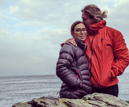 ‘تحكم عليّ بناءً على من التقت به، وليس ماضي’ … ديلاني مع شريكته كيرستي.