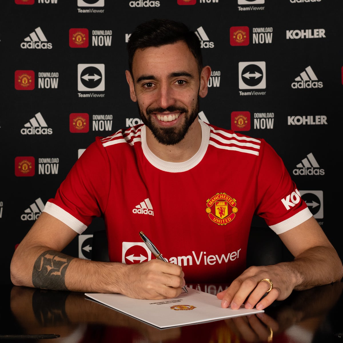 Best is yet to come': Bruno Fernandes signs new Manchester United contract | Manchester United | The Guardian