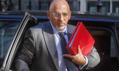 Nadhim Zahawi getting out of car in Downing Street