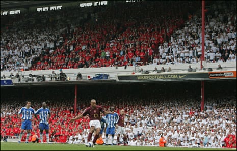 Thierry Henry scores the final goal at highbury from the penalty spot in 2006.