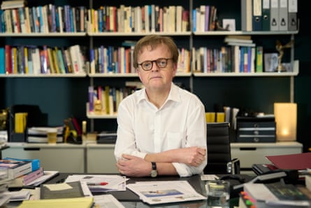 Toby Jones as Alan Rusbridger in The Hack.