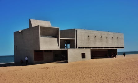 ‘The loneliest library in the world’ … the seashore reading haven.