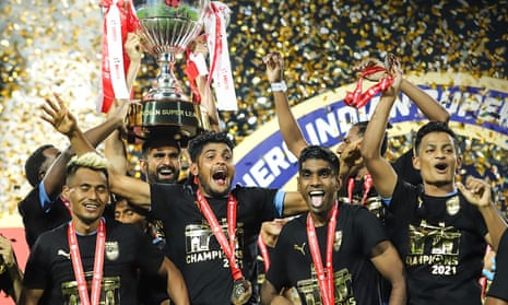 Mumbai City celebrate winning the ISL