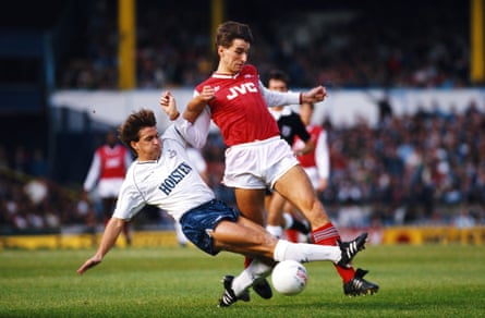 Gary Mabbutt challenges Alan Smith in the league game in October 1987.