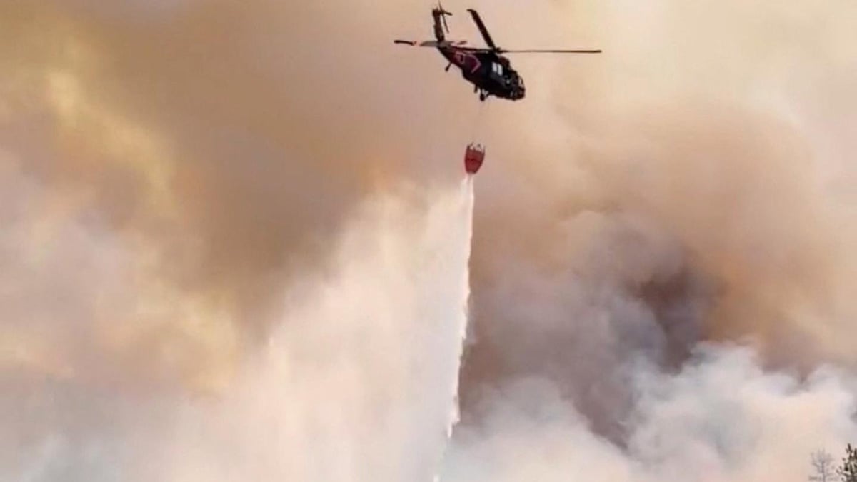 ‘Scared to death’ evacuees escape fast-moving wildfire in Reno, Nevada – video