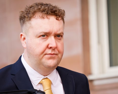 Парламент Шотландії будівництво та політичний банер SNP