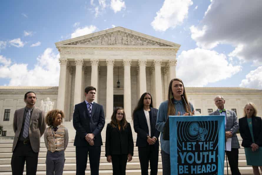 Kelsey Juliana, une des principales plaignantes dans Juliana c. États-Unis, s'exprime devant la Cour suprême de Washington en 2019.