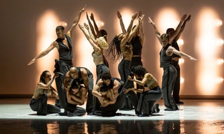 Ballets Jazz Montréal : Danse-moi.
