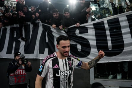 Federico Gatti celebrates in front of Juve’s travelling fans after the equalisier at Roma in stoppage time.