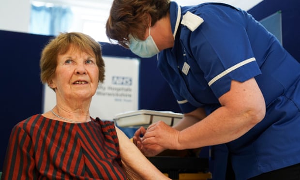 Ministers cut NHS Covid jabs ad budget by 63% despite winter wave fears Ministers cut NHS Covid jabs ad budget by 63% despite winter wave fears