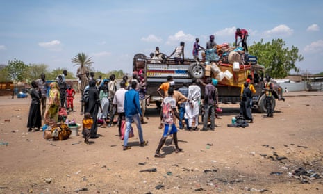 A truck carrying South Sudanese fleeing conflict in Sudan unloads on the side of the road in Renk.