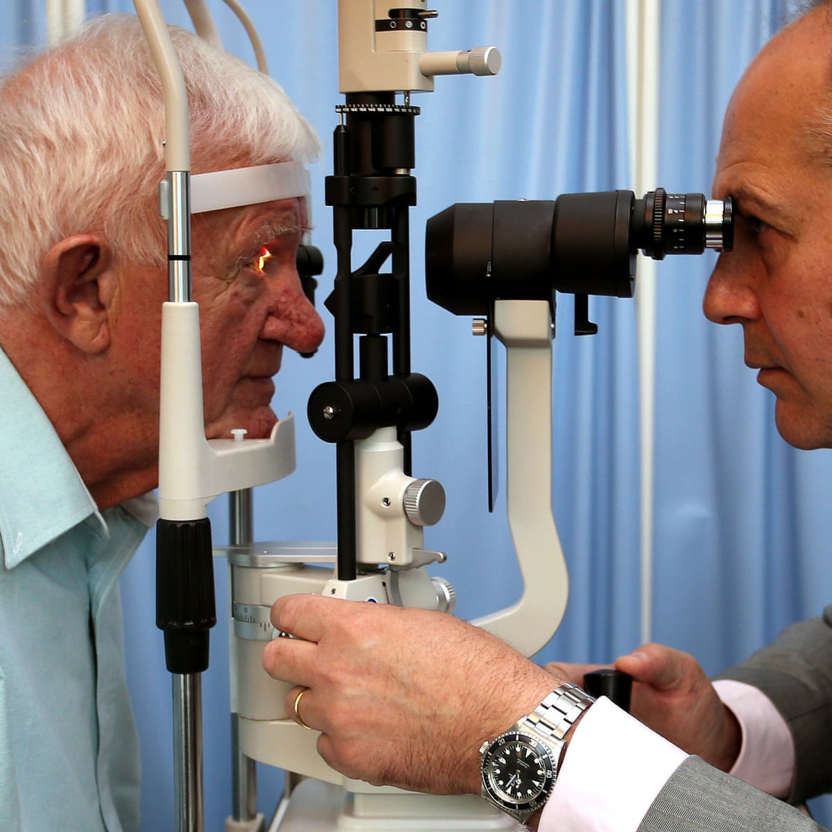 Шаман восстановил зрение слепому. Бионический протез глаза. Визуальный протез. Бионический глаз Argus II.