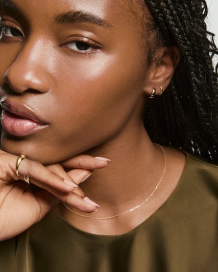 A product photo of gold earrings