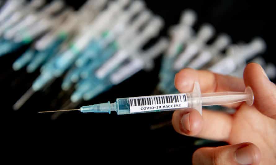 Nurse in Germany suspected of replacing Covid vaccines with saline solution | Coronavirus | The Guardian