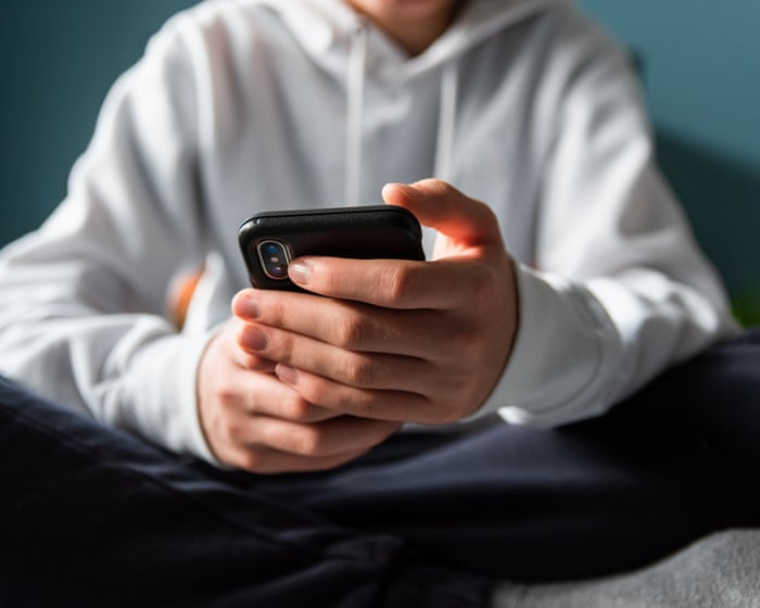 Gen Z Faces Emotional Crisis as Intimacy Becomes a Commodity