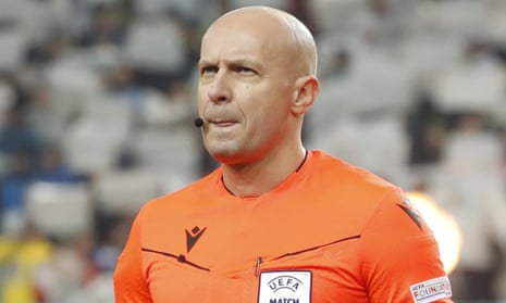 Polish referee Szymon Marciniak, who took charge of last season’s Champions League final, will referee tonight’s match at the Parc des Princes.