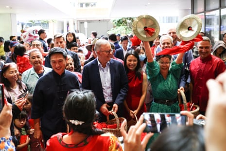 Australia news live: warning over ‘insidious’ new ATO scam, economists say interest rate hikes risk recession | Australian politics Anthony Albanese walks through Emerald Square and watches a performance during lunar new year celebrations in Burwood, Sydney on Sunday.