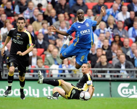 Lassana Diarra em ação pelo Portsmouth na final da FA Cup de 2008