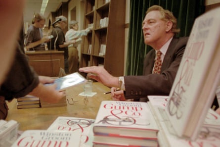 Winston Groom signs books at a New York City bookstore in 1995.