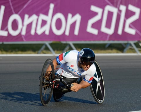 Alex Zanardi competes in the mixed H 1-4 relay at the 2012 London Paralympic Games.