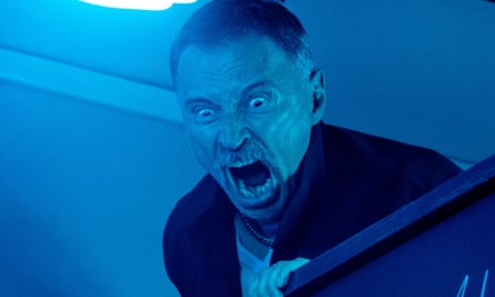 Robert Carlyle shouting maniacally over a toilet cubicle door, in a still from 2017’s T2.