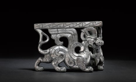A silver-inlaid bronze corner-piece, eastern Zhou dynasty.