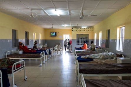 L'hôpital d'enseignement psychiatrique de Sierra Leone à Freetown est le seul établissement de santé mentale dédié au pays et le plus ancien hôpital psychiatrique d'Afrique subsaharienne.