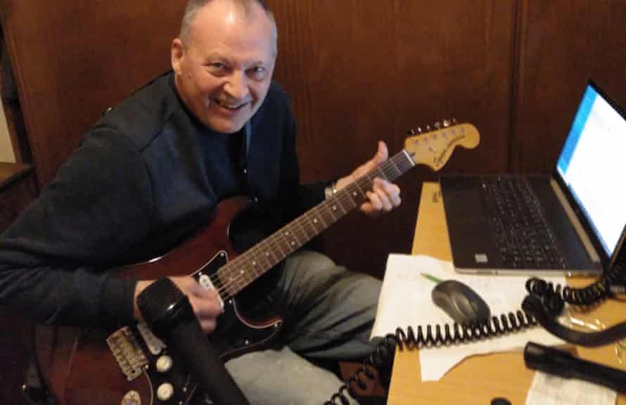 ストラトキャスターとしてのアラスデア・ランビー