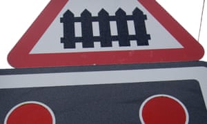 (
Driver killed after car hit by train at Bedfordshire level crossing
)