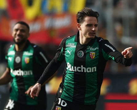 Florian Thauvin celebrates after scoring Lens’ second goal at home to Metz.
