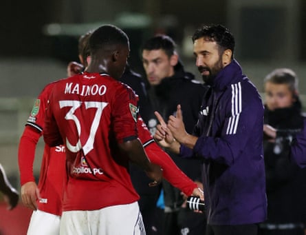 Amorim talks to Kobbie Mainoo before Manchester United are knocked out of the Carabao Cup by Grimsby