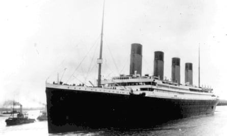 Black and white picture of the Titanic ship