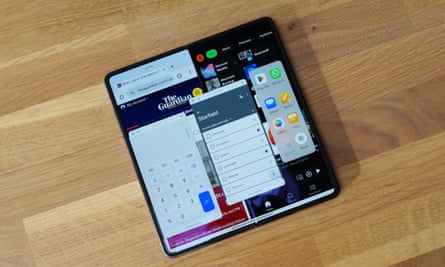 The multitasking system of the Honor Magic V2.