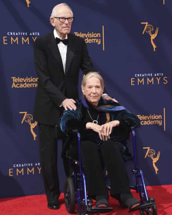 Marilyn Bergman and her husband, Alan, arriving at the Creative Arts Emmy Awards in 2018.
