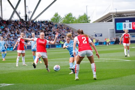 Lauren Hemp opens the scoring for Manchester City