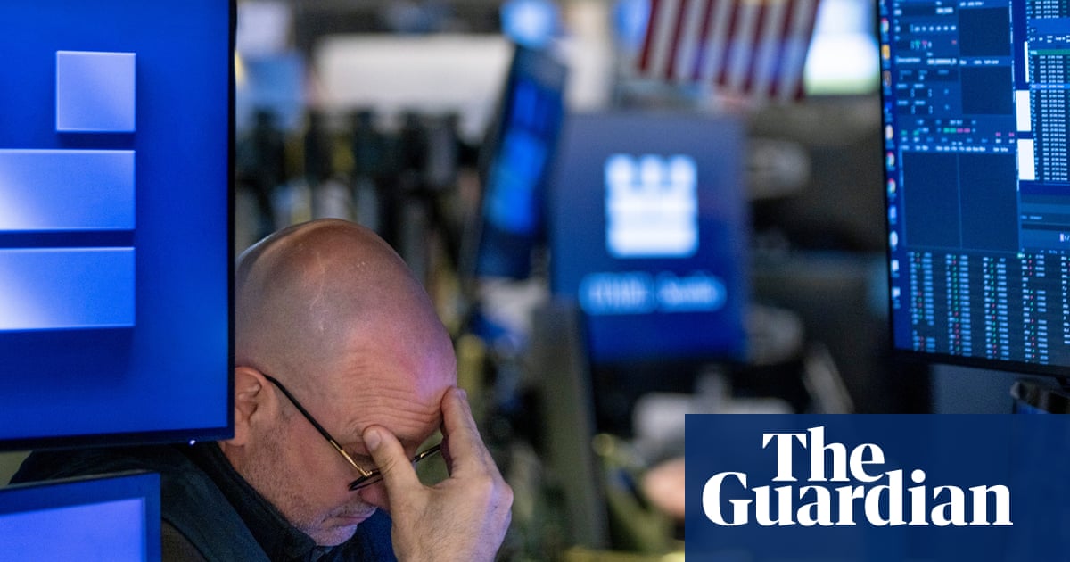 Stocks struggle after Moody's downgrades US credit rating