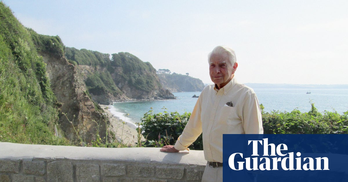 Sir Laurence Martin obituary