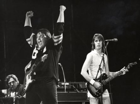 Black and white photo of Rundgren and Meat Loaf on stage