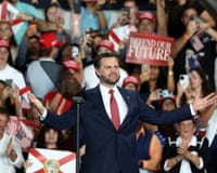 jd vance at a rally
