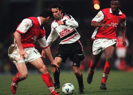 Ryan Giggs takes on the Arsenal defence to score the winner for Manchester United.