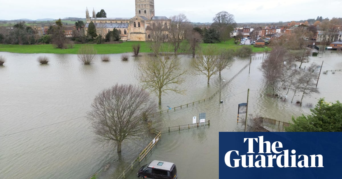 Flood alert systems automated as Environment Agency workers go on strike