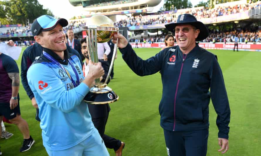 Trevor Bayliss: ‘Morgs made England ruthless and test the ceiling of what was possible’ | Trevor Bayliss 2 England’s captain, Eoin Morgan, celebrates with the coach, Trevor Bayliss, and the trophy after winning the 2019 World Cup at Lord’s