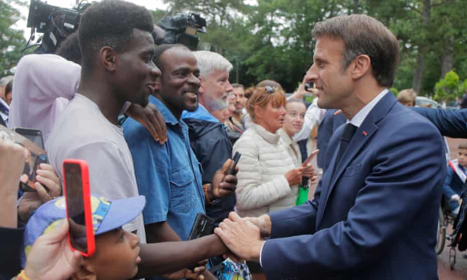 Emmanuel Macron with supporters in Le Touquet, 19 June 2022. 
