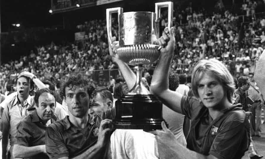 Quini (left) and and his Barcelona team-mate Bernd Schuster hold aloft the Copa del Rey after defeating Sporting Gijón at the Vicente Calderón in Madrid in June 1981, three months after he was kidnapped.