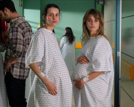 Janis (Penélope Cruz) and Ana (Milena Smit) star as mothers whose babies are swapped at birth.
