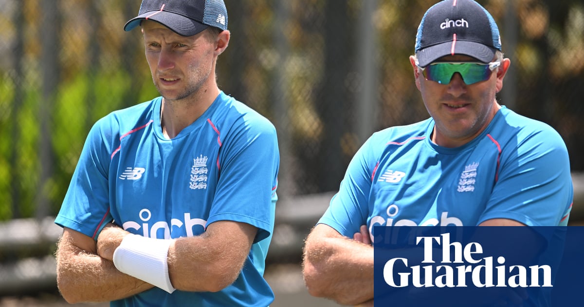 Joe Root backs embattled England coach Chris Silverwood to keep job