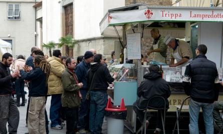 Le célèbre sandwich aux tripes panino lampredotto de Florence