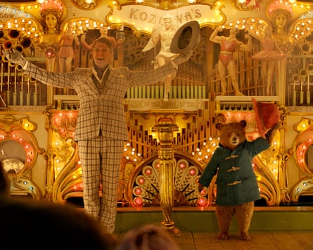 Hugh Grant and Paddington (voices by Ben Whishaw) in Paddington 2.